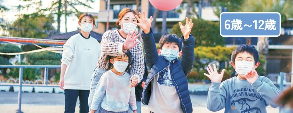 小学校で体験する学生